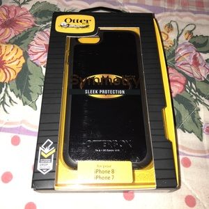 BNIB otterbox iPhone 7/8 Batman Case